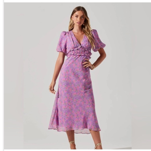 Astre the Label Dresses & Skirts - NWT Revolve ASTR the Label Emporia Pink Floral Puff Sleeve Midi Dress Size L